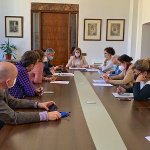 a Junta de Gobierno Local autoriza la instalación de una planta fotovoltaica en el Polígono y la reapertura del parque Puy du Fou