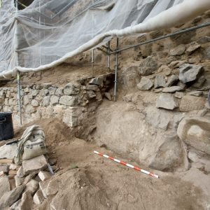 a alcaldesa celebra el hallazgo de la muralla Omeya, “una joya patrimonial” que se pondrá en valor con su protección