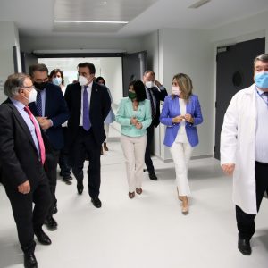 a alcaldesa visita el Centro de Vacunación frente a la Covid-19 en el nuevo Hospital Universitario de Toledo