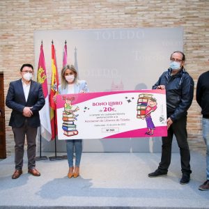 ilagros Tolón da a conocer la iniciativa de animación a la lectura ‘Bonolibro’ que llegará a un millar de niños y niñas toledanas
