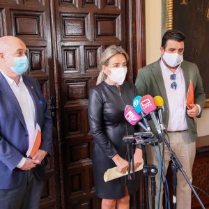 a alcaldesa traslada su respaldo a los hosteleros y repasa con el sector nuevas medidas de apoyo para su reactivación