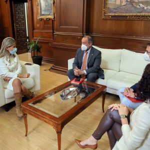a alcaldesa de Toledo y el rector renuevan el compromiso de colaboración entre el Ayuntamiento y la UCLM