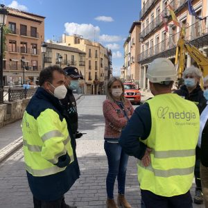rosiguen los trabajos de reparación de la rotura de la tubería de Zocodover que mantiene al Casco sin suministro de gas
