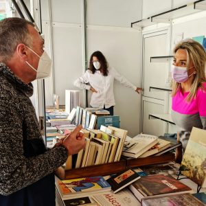 a alcaldesa destaca el valor cultural de la XVI Feria del Libro gracias al colectivo de libreros, editores y escritores toledanos