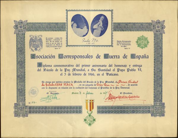 1967-03-03 - Entrega de la Medalla del Báculo de la Paz Mundial por la Asociación de Corresponsales de Guerra de España