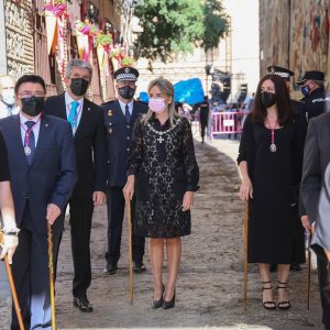 a alcaldesa participa en la celebración de un Corpus Christi que retoma la procesión eucarística adaptada a la situación sanitaria