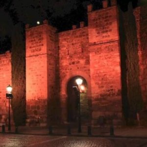 l Ayuntamiento ilumina este lunes de color rojo varios espacios monumentales con motivo del Día Mundial del Donante de Sangre