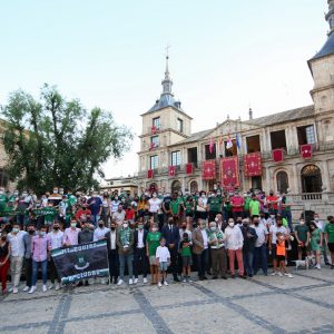 a alcaldesa recibe en la Sala Capitular al CD Toledo y destaca el potencial del club de cara a la nueva temporada deportiva