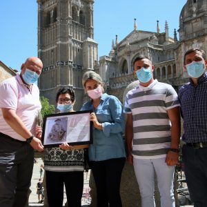 a alcaldesa recibe a la familia de Hilario García, timbalero del Corpus durante casi 40 años, y comparte un homenaje a su figura