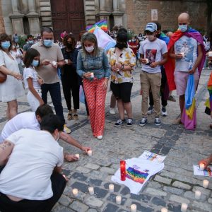 a alcaldesa se suma a la concentración convocada por Bolo-Bolo en repulsa del asesinato del joven de A Coruña