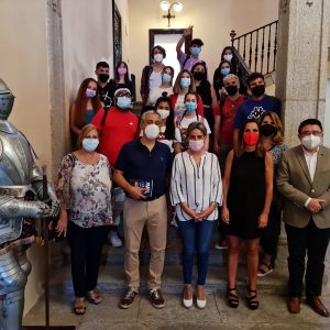 a alcaldesa recibe a alumnos del Erasmus+ de artes escénicas del IES Princesa Galiana y del centro italiano Liceo Orioli de Viterbo