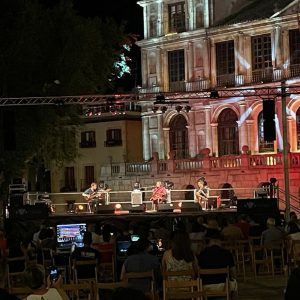 an Antón acoge el primer espectáculo del programa Cultura Abierta que recalará en todos los barrios hasta el 8 de agosto