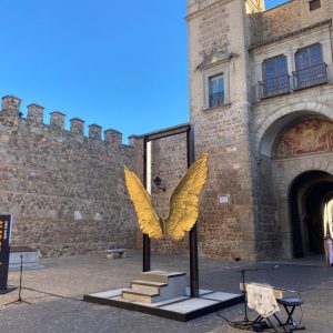 a alcaldesa traslada a Jorge Marín el agradecimiento por la escultura ‘Alas de México’, “un soplo de optimismo y libertad”