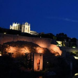 l Ayuntamiento iluminará este martes su fachada y otros espacios de color rosa con motivo del Día contra el Cáncer de Mama