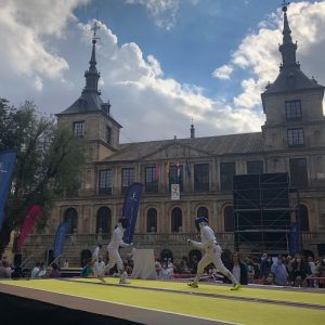a plaza del Ayuntamiento acoge la V Copa de Maestros de Castilla-La Mancha de esgrima con colaboración municipal
