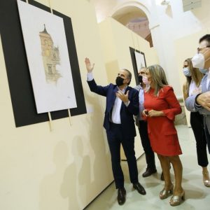 ilagros Tolón acompaña a Javier Rojo en la inauguración de “Torres y trazas de Toledo”, una “exposición muy toledana”