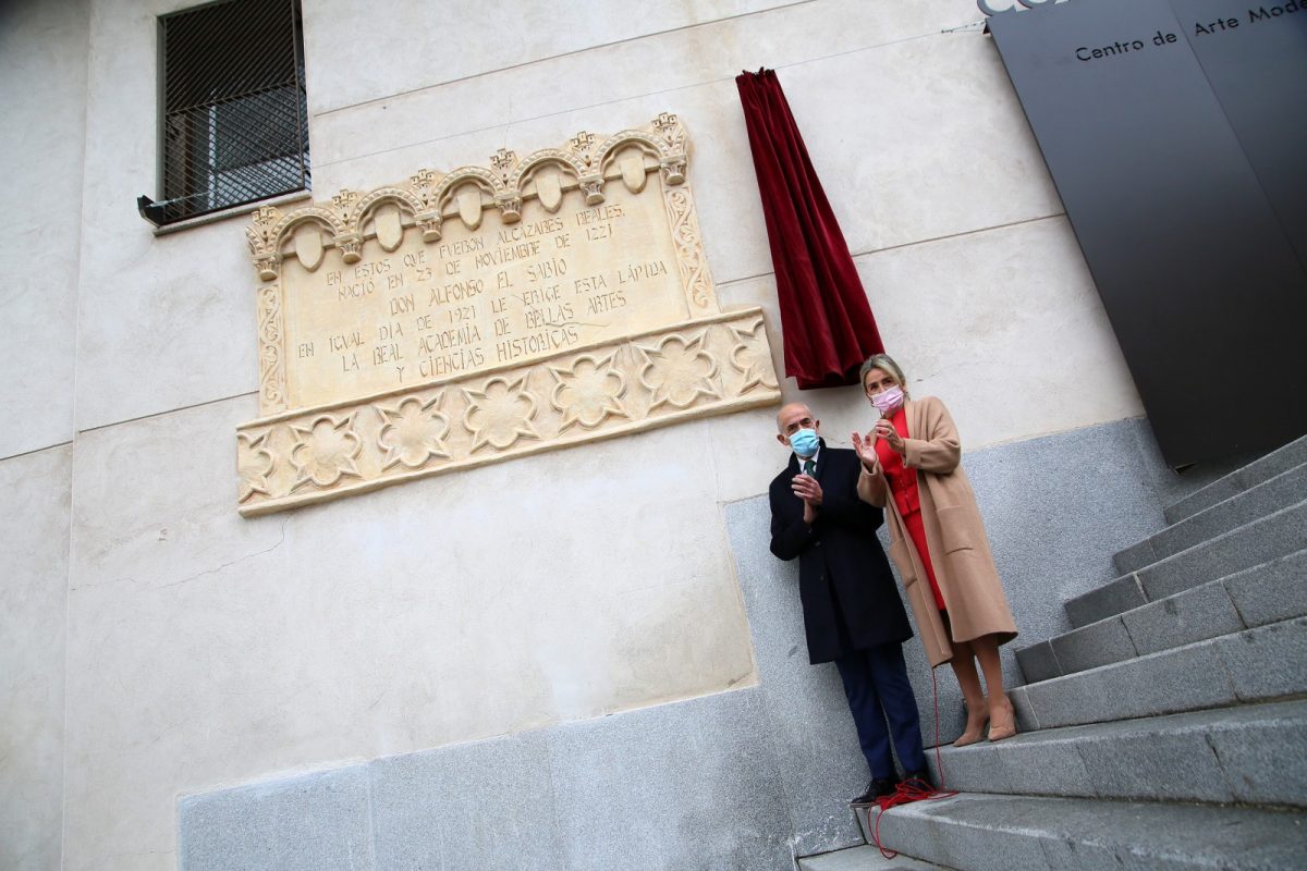 https://www.toledo.es/wp-content/uploads/2021/11/34543063-fc56-482a-aaad-eda5ff063ca0-1200x800.jpeg. Toledo rememora el homenaje en 1921 a Alfonso X El Sabio con la restauración de la placa que impulsó la RABACHT en el Miradero