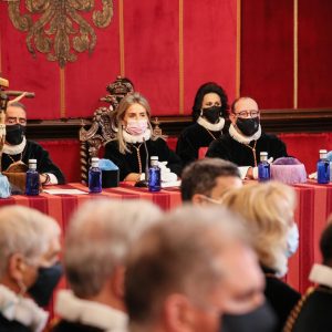 a alcaldesa inaugura en la Sala Capitular del Ayuntamiento el curso 2021-2022 de la Cofradía Internacional de Investigadores