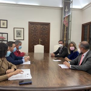 a alcaldesa y el rector acuerdan la participación de la Universidad regional en la recuperación de Vega Baja