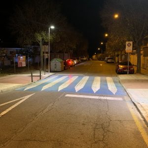 inco pasos de peatones de la calle Alemania cuentan desde esta noche con iluminación para mejorar la seguridad vial