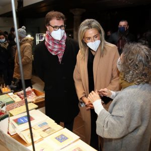 a alcaldesa inaugura el Mercado de Navidad de San Lucas con una singular y completa propuesta para disfrutar esta Navidad