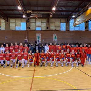 as selecciones española y húngara de baloncesto femenino se disputan el partido de clausura del Torneo Internacional celebrado en Toledo