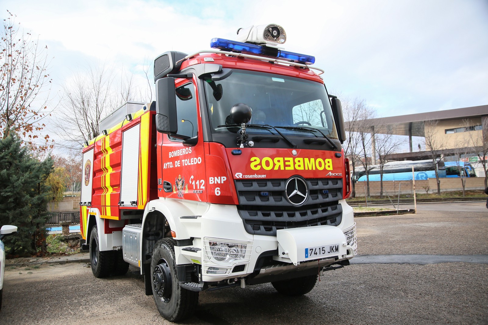 cubo pobre Oír de Ayuntamiento de Toledo El parque móvil de Bomberos cuenta con un nuevo  camión nodriza y Policía Local suma seis vehículos con emisiones cero