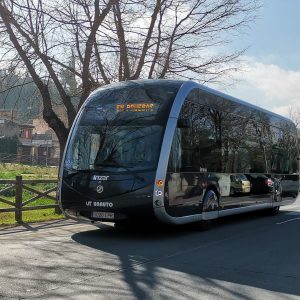 a alcaldesa apuesta por sustituir los autobuses de gas por eléctricos y contribuir así a tener “una ciudad más sostenible”