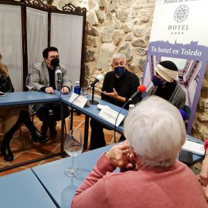 ran acogida del público en la nueva edición de las tertulias literarias impulsadas por el Ayuntamiento y la Asociación de Libreros