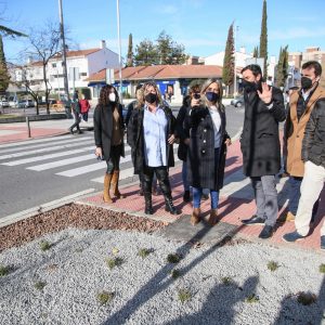 a alcaldesa visita la mejora de zonas verdes en la avenida Río Guadarrama y anuncia nuevas inversiones en el barrio del Polígono