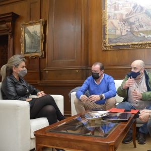 a alcaldesa se reúne con la Hermandad del Cristo de la Humildad para avanzar en el XI Certamen Solidario de Música Procesional