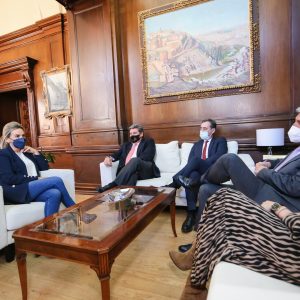 a alcaldesa recibe en el Ayuntamiento al ministro Escrivá con quien ha abordado asuntos relevantes en el ámbito local