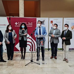 l Ayuntamiento invita a visitar la exposición del 40 aniversario del Estatuto de Castilla-La Mancha en la Facultad de Humanidades