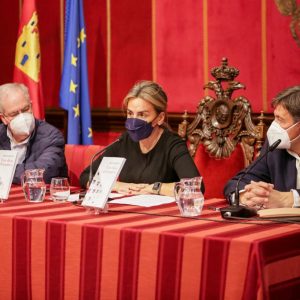 a alcaldesa destaca el compromiso social de la poesía de Jesús Maroto en su nuevo obra ‘Los días relevantes’ de editorial Celya