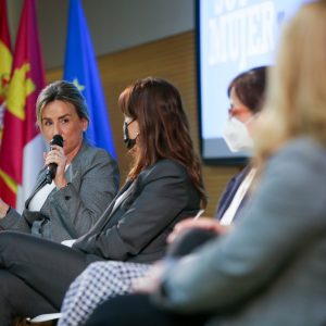 a alcaldesa participa en la V Jornada Soy Mujer y apuesta por “seguir rompiendo muchos techos de cristal”