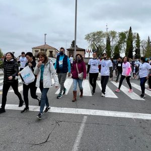 ecenas de personas participan en la IV Carrera Solidaria del Autismo promovida por APAT con la colaboración del Ayuntamiento