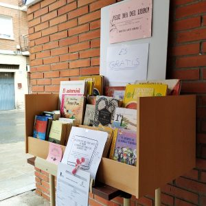 a Biblioteca sale a la calle para celebrar el Día del Libro