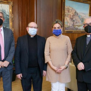 a alcaldesa recibe en las Casas Consistoriales a Juan Pedro Sánchez Gamero, nuevo deán de la Catedral de Toledo