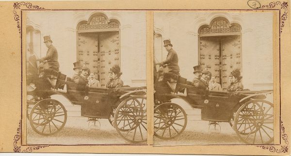 21 - Fotógrafo aficionado - Personas en un carruaje frente a la puerta del Hotel Castilla