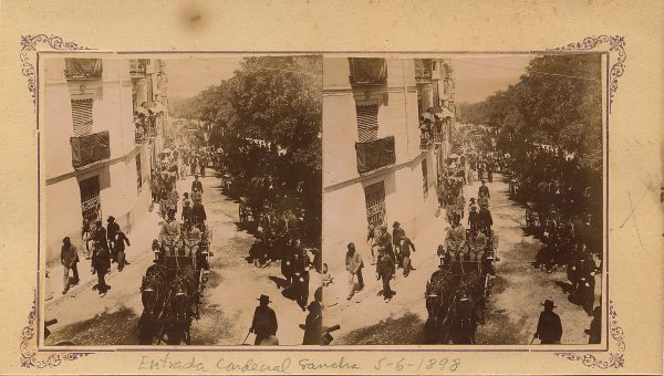 43 - Fotógrafo aficionado - Comitiva por la calle Armas del cardenal Sancha para tomar posesión como arzobispo de Toledo