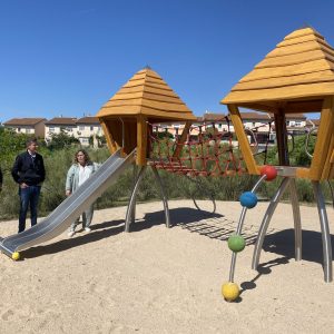 l Ayuntamiento dota al Parque Juan de Vergara de La Legua de una nueva área infantil para niños de entre 6 y 10 años