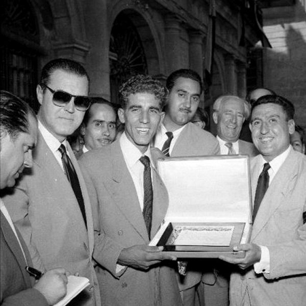 08_1954-08-29 - Recibimiento a Bahamontes en la Plaza del Ayuntamiento