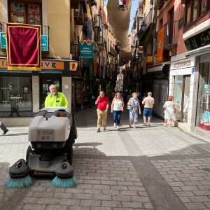 l Ayuntamiento intensifica la limpieza viaria del Casco con especial atención a la eliminación de manchas y pintadas