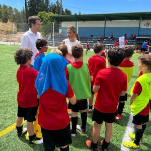 a alcaldesa visita el Campus de Fútbol del Atlético de Madrid en el que colabora el Ayuntamiento de Toledo