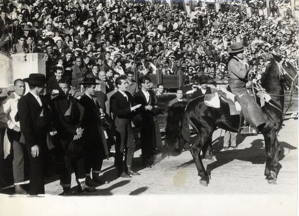 25_1959-11-08 - Bahamontes en un festival taurino celebrado en Toledo, junto a los diestros Gregorio Sánchez, César Girón, Pablo Lozano y Lozanito