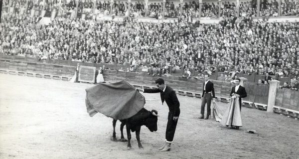 30_1959-11-08 - Bahamontes participando en un festival taurino celebrado en Toledo