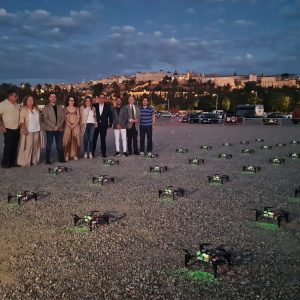ilagros Tolón asiste al espectáculo ‘Drone Light Show’ con motivo del 40 aniversario del Estatuto de Castilla-La Mancha