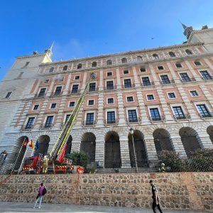 os Bomberos del Ayuntamiento sofocan el incendio del Alcázar que no registra daños personales ni materiales