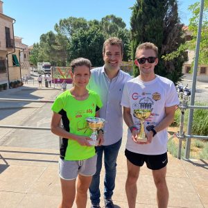 nos 190 corredores se suman a la carrera y marcha solidaria de las fiestas de Azucaica que cuentan con apoyo municipal