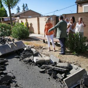 ilagros Tolón destaca en la visita a las obras de Barber el potencial de Palomarejos, un barrio “que vamos a impulsar”